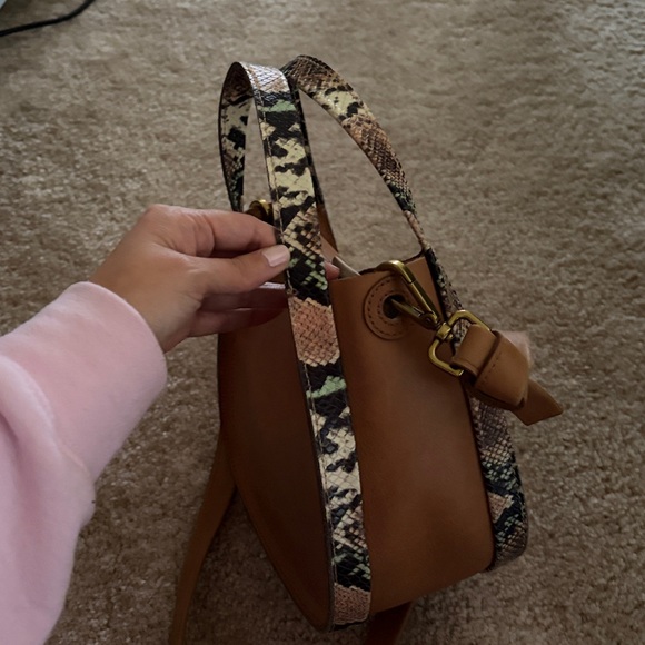 Madewell Sydney Crossbody Bag: Snake Embossed Leather Edition - light brown - Picture 7 of 8